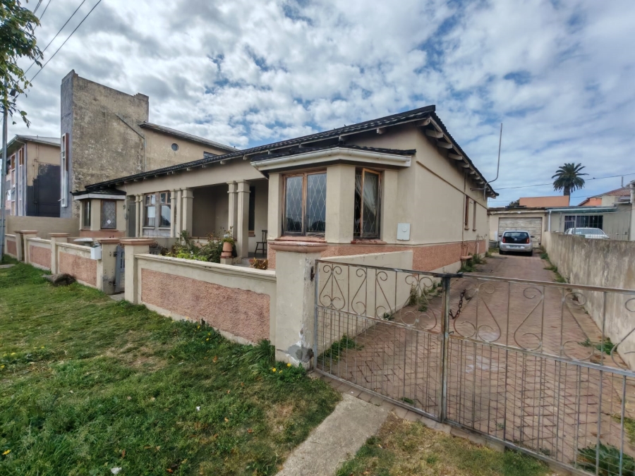 8 Bedroom Property for Sale in Sydenham Eastern Cape